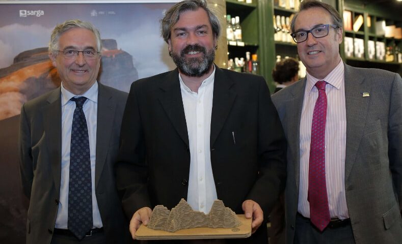 PREMIO REALIZADO EN CARTON POR CENTENARIO ORDESA