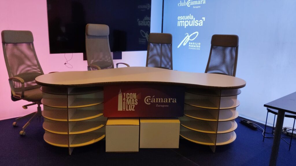 nacional de Maquinaria Agrícola (FIMA 2026) mesa de cartón Artboxes